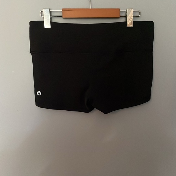 Black Lululemon size 8 shorts - Picture 2 of 3